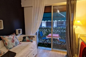 Charming studio for two with balcony in Antibes
